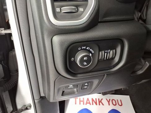 Used 2019 RAM 1500 Laramie AWD/4WD image 15