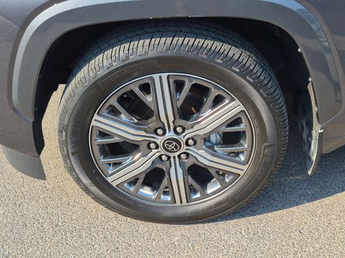 Used 2023 Toyota Sequoia Capstone AWD/4WD image 11