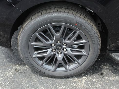 New 2026 Ford Expedition Max Platinum w/ Stealth Appearance Package AWD/4WD image 3