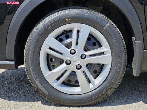 New 2025 Nissan Kicks Play S image 8