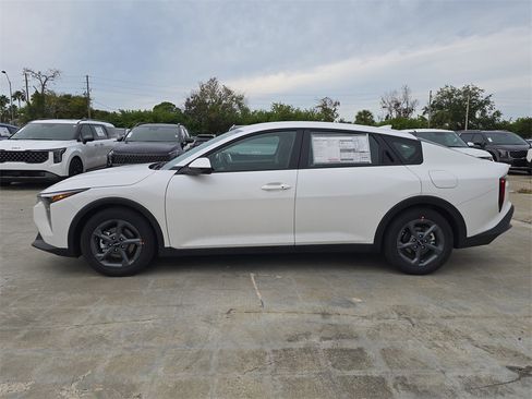 New 2025 Kia K4 LXS image 5