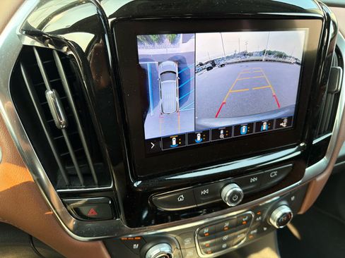 Used 2021 Chevrolet Traverse High Country AWD/4WD image 10