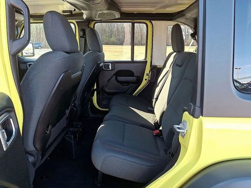 Used 2024 Jeep Wrangler Unlimited Rubicon AWD/4WD image 10