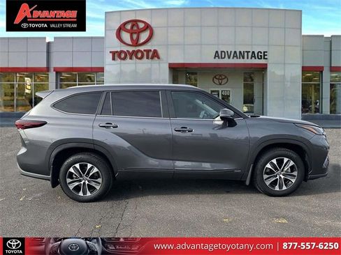 Used 2025 Toyota Highlander XLE image 5