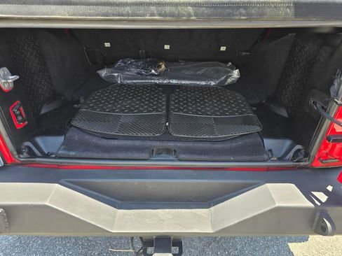 Used 2013 Jeep Wrangler Unlimited Sport AWD/4WD image 11
