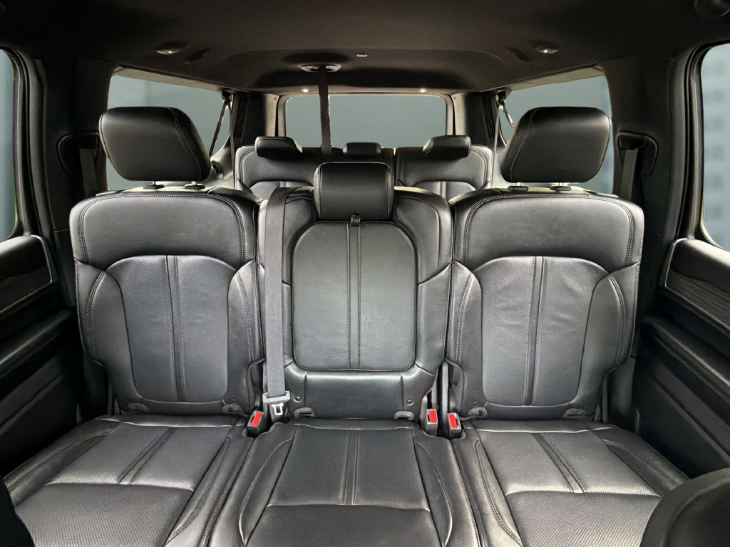 Used 2024 Jeep Wagoneer L Series III AWD/4WD image 45