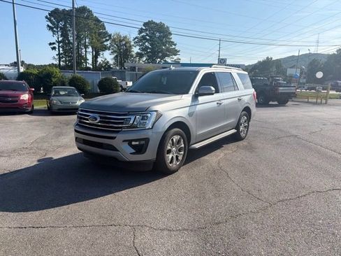 Used 2020 Ford Expedition XLT w/ Equipment Group 202A AWD/4WD image 2