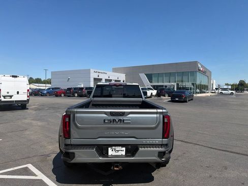 Used 2024 GMC Sierra 3500 Denali Ultimate AWD/4WD image 4