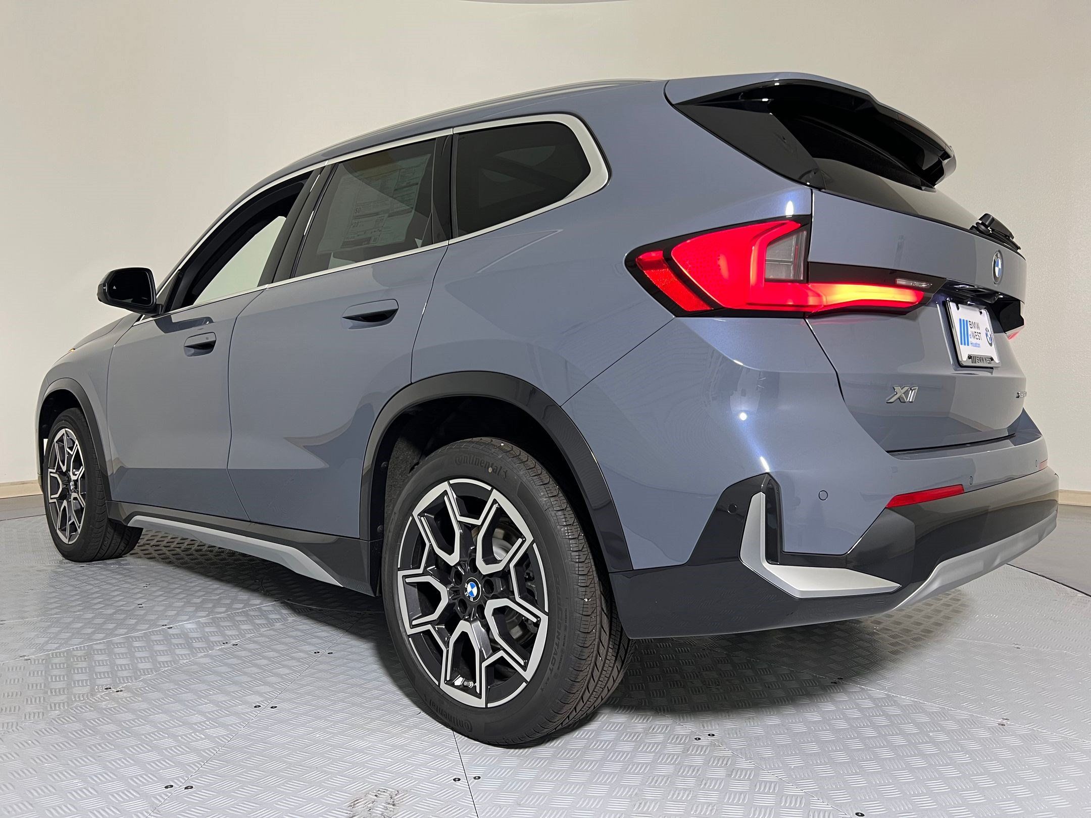 Used 2026 BMW X1 xDrive28i w/ Technology Package AWD/4WD image 3