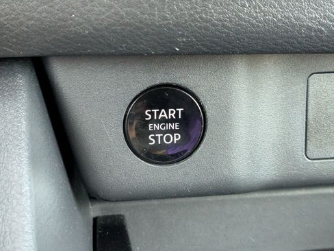 Used 2024 Nissan Rogue SV AWD/4WD image 23