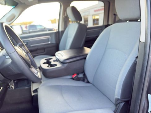 Used 2022 RAM 1500 Classic SLT image 7