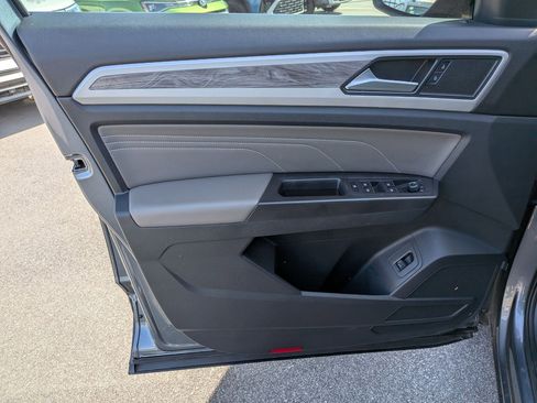 Used 2023 Volkswagen Atlas Cross Sport SE w/ Panoramic Sunroof Package image 11