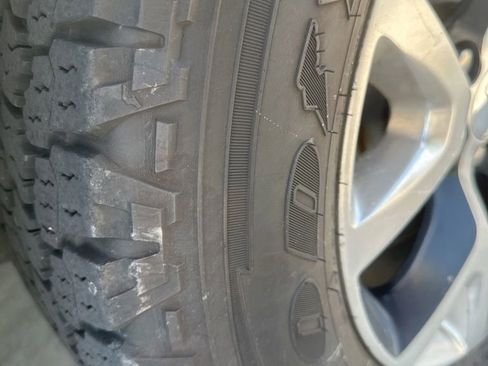 Used 2017 Jeep Cherokee Trailhawk AWD/4WD image 9