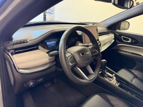 Used 2025 Jeep Compass Limited AWD/4WD image 15