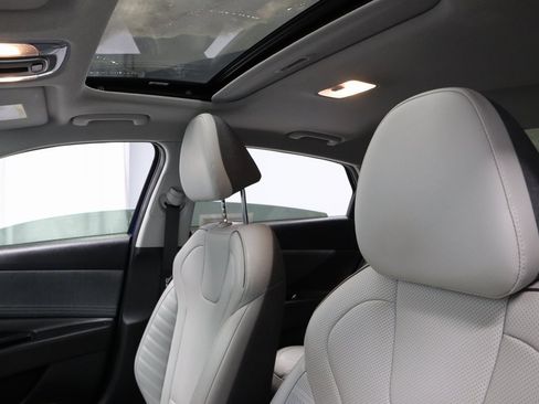 Certified 2023 Hyundai Elantra Limited image 34