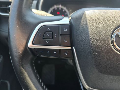 Used 2022 Toyota Highlander XLE AWD/4WD image 20