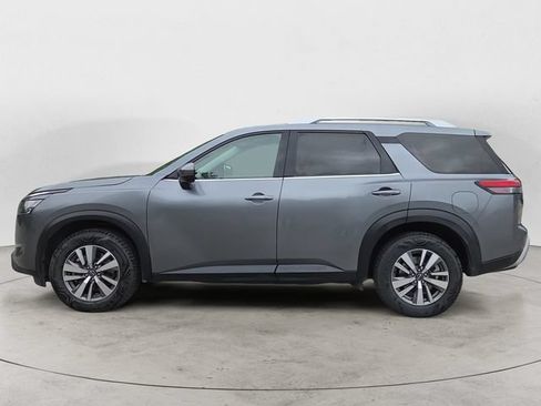 Used 2025 Nissan Pathfinder SL AWD/4WD image 8