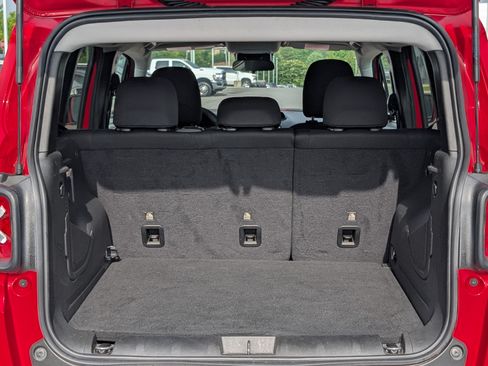Used 2023 Jeep Renegade Latitude AWD/4WD image 27