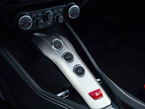 Used 2017 Ferrari California T RWD image 28