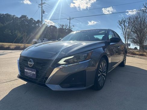 Used 2024 Nissan Altima 2.5 SV image 9
