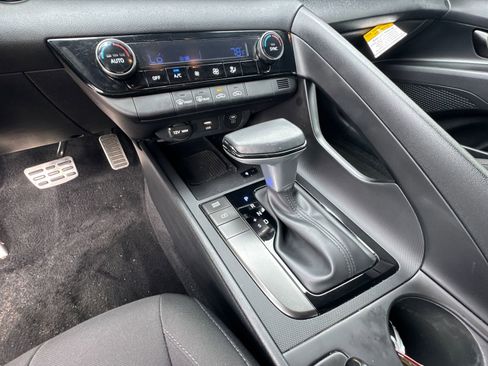 Certified 2025 Hyundai Elantra Sport image 30