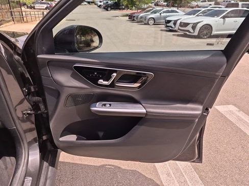 Used 2024 Mercedes-Benz GLC 300 4MATIC image 37