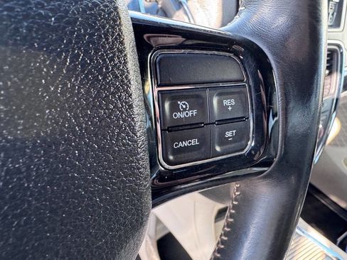 Used 2019 Dodge Grand Caravan SXT image 14