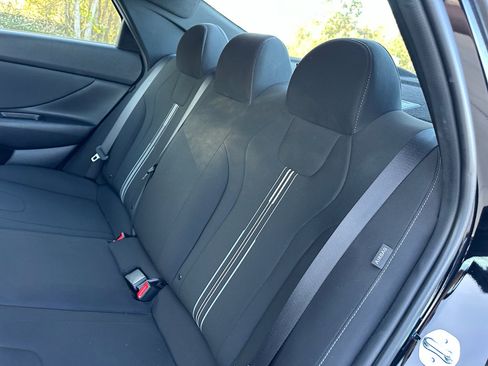 Used 2025 Hyundai Elantra SEL image 28