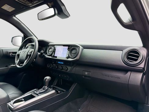 Used 2023 Toyota Tacoma TRD Off-Road w/ Advanced Technology Package image 5