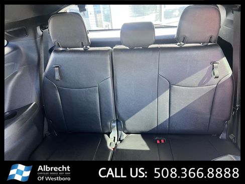 Used 2025 Toyota Sienna XLE Woodland Edition image 14