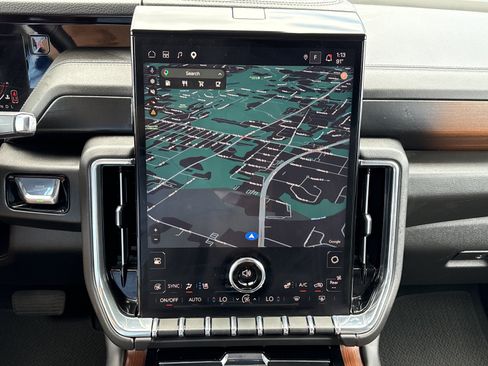 Used 2025 GMC Yukon Denali AWD/4WD image 26