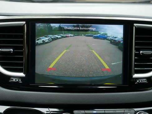 Used 2024 Chrysler Pacifica Touring-L FWD image 27
