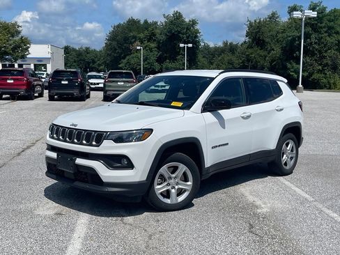 Used 2023 Jeep Compass Latitude AWD/4WD image 1