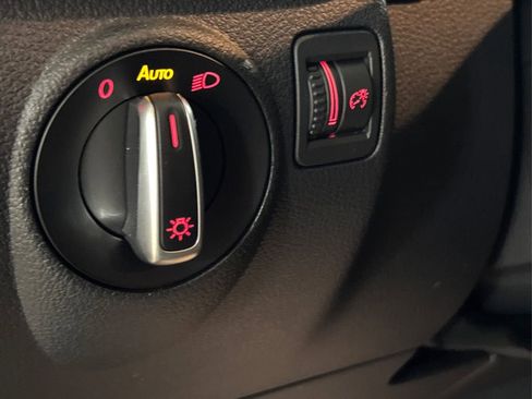 Used 2017 Volkswagen Tiguan S image 36