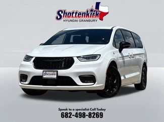Used 2024 Chrysler Pacifica Limited FWD video 1