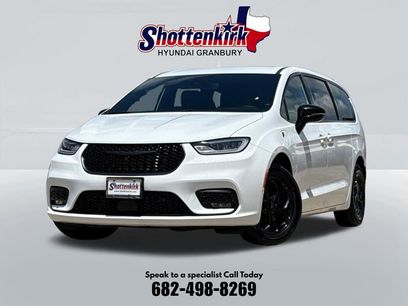 Used 2024 Chrysler Pacifica Limited