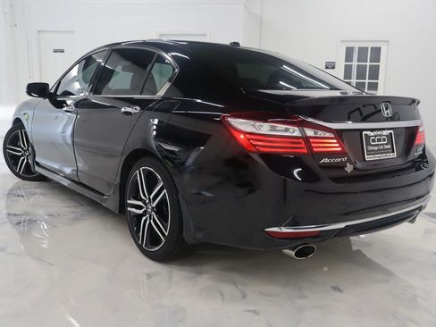 Used 2016 Honda Accord Touring image 5