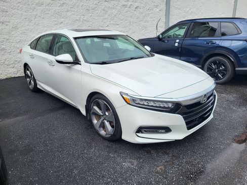 Used 2018 Honda Accord Touring image 3