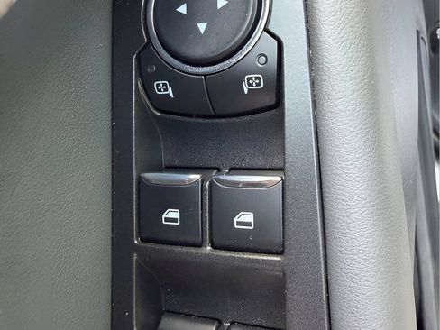 Used 2025 Ford Explorer Active AWD/4WD image 24