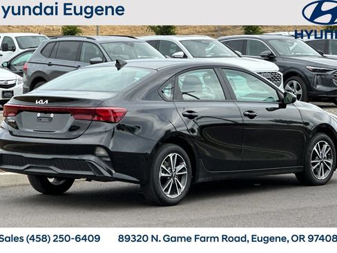Used 2024 Kia Forte LXS FWD image 3