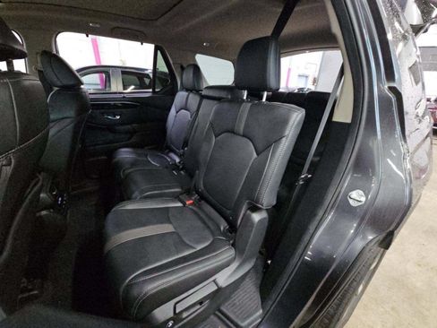 Used 2025 Honda Pilot Touring image 11