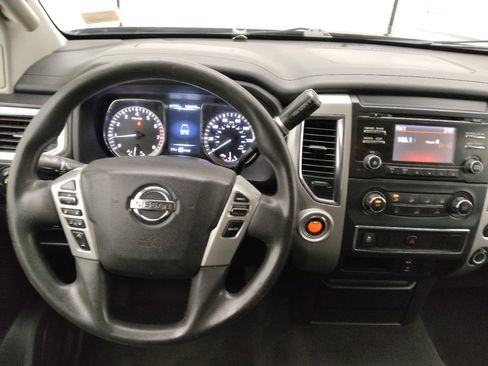 Used 2017 Nissan Titan SV RWD image 22