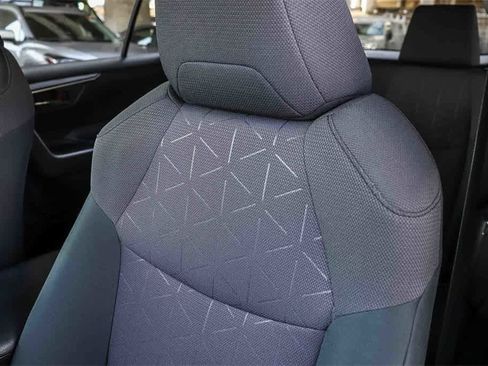 Used 2020 Toyota RAV4 XLE w/ Carpet Mat Package image 27