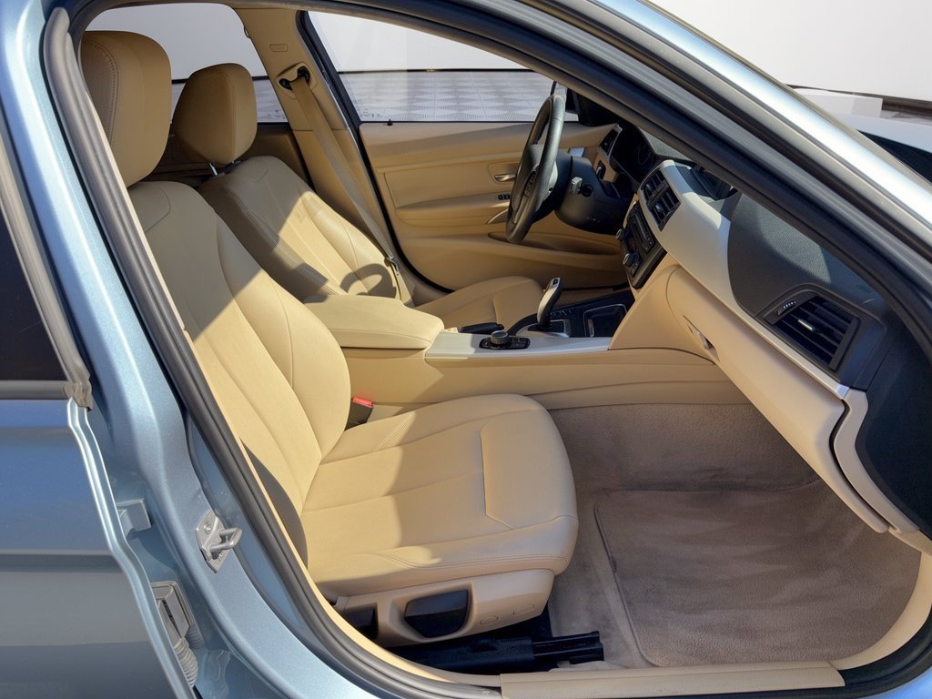 Used 2014 BMW 320i Sedan RWD image 30