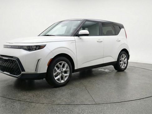Used 2025 Kia Soul LX w/ LX Technology Package FWD image 3