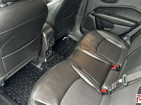 Used 2019 Jeep Compass Latitude image 13