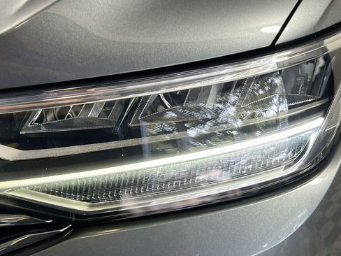 Used 2022 Volkswagen Tiguan SE FWD image 12