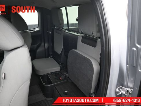 Used 2016 Toyota Tacoma SR5 AWD/4WD image 25