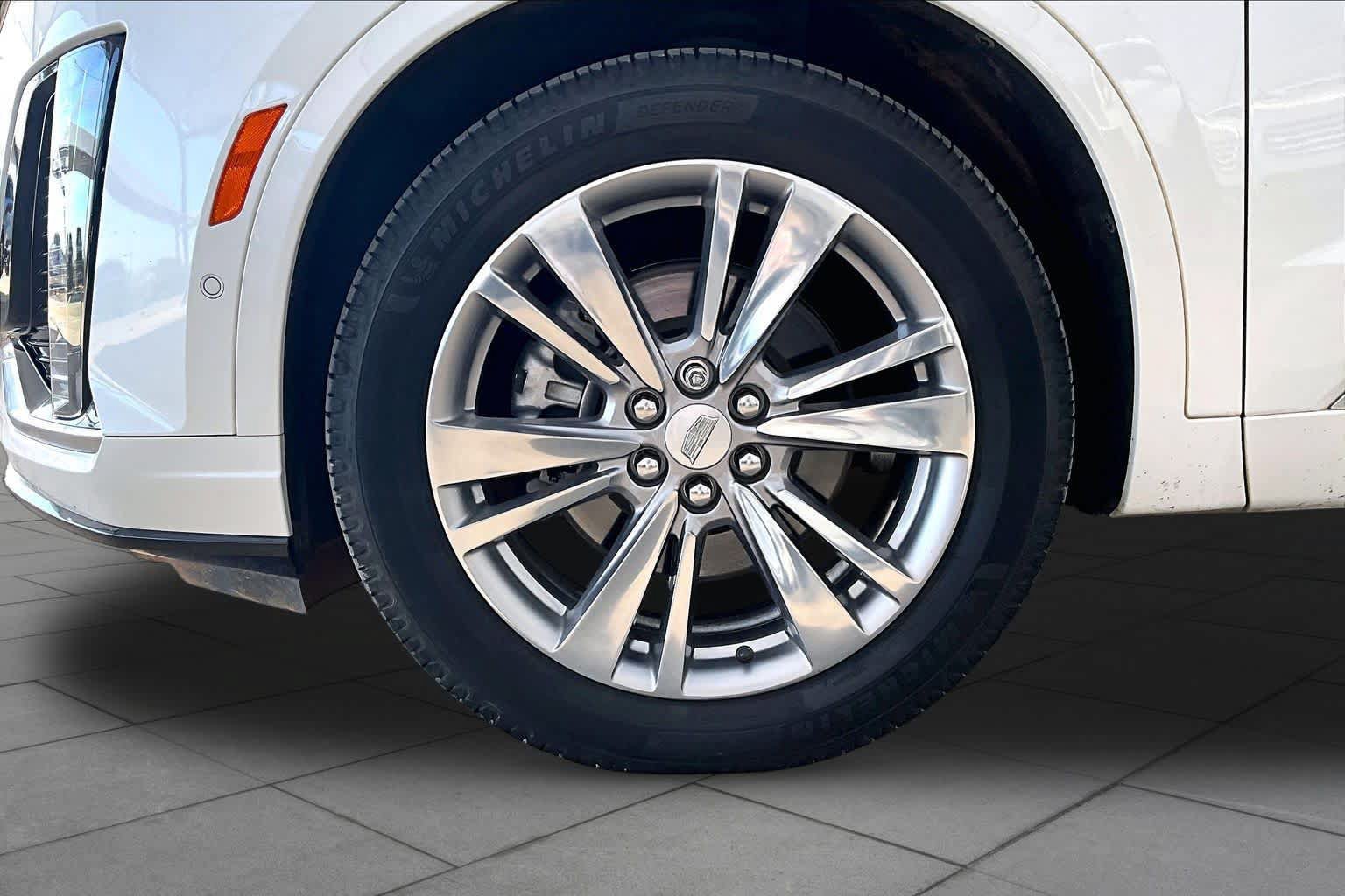 Used 2022 Cadillac XT6 Premium Luxury w/ Technology Package FWD image 10
