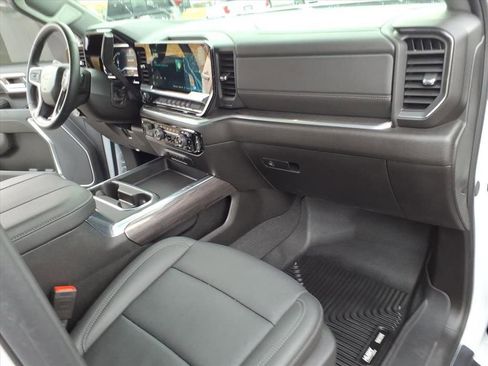 Used 2024 Chevrolet Silverado 2500 LTZ w/ LTZ Convenience Package image 17